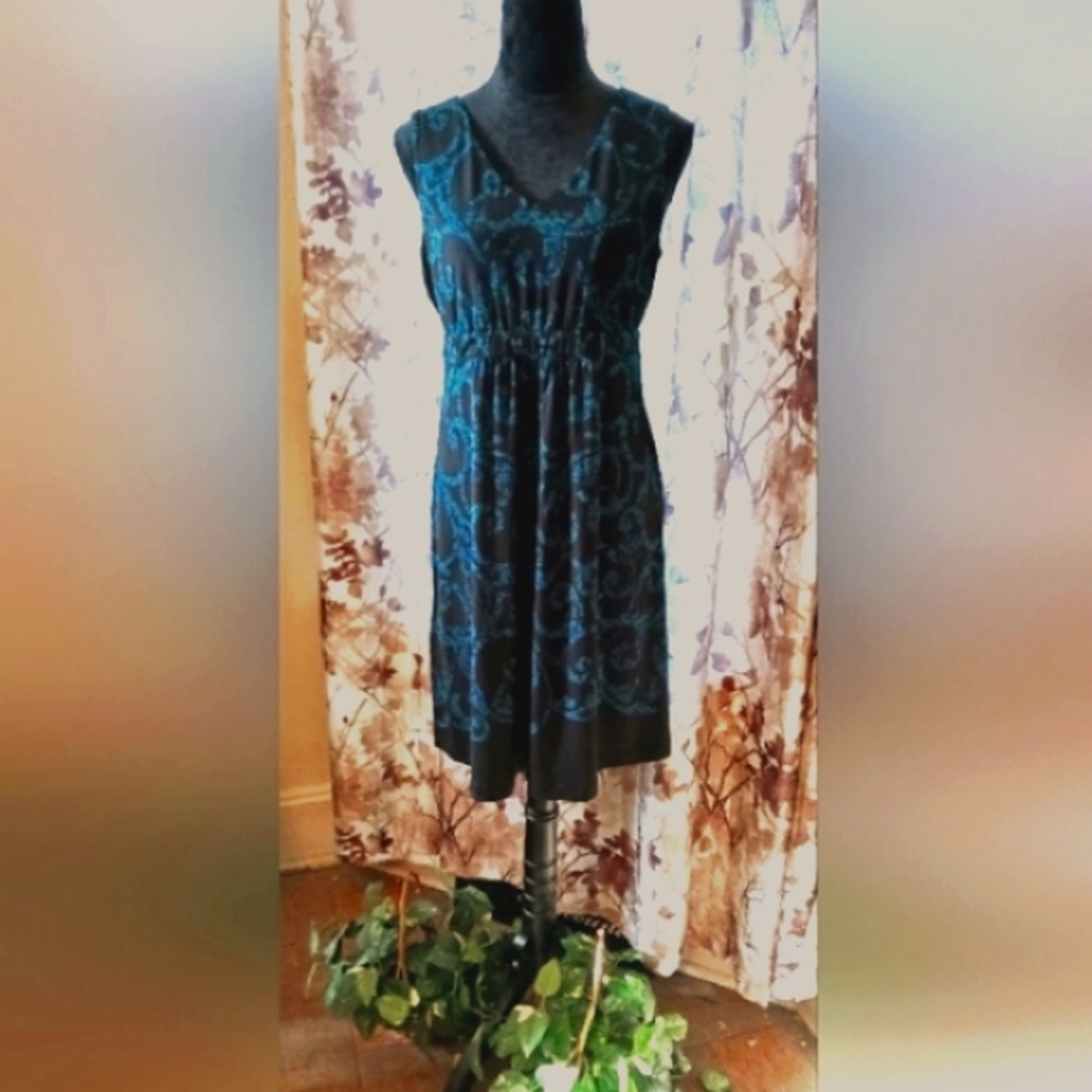 Woman's Sleeveless, V-Neck Dress by Foma